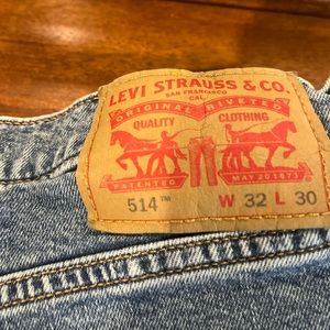 32-30 Levi 514 Straight Jeans